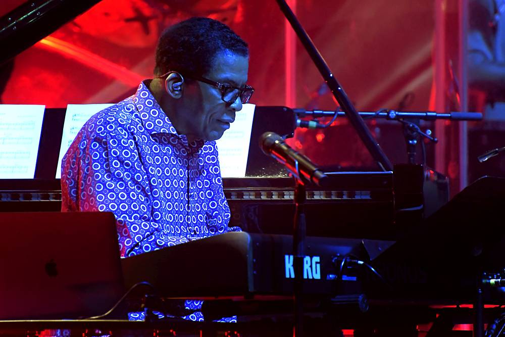 Držitel čtrnácti Grammy Herbie Hancock uhranul O2 universum osobitým pojetím jazzu