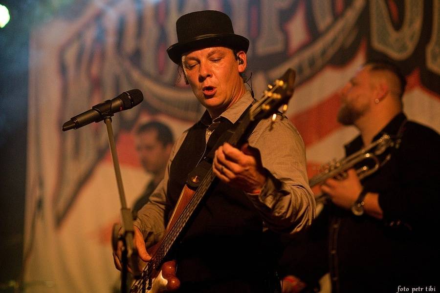 Krucipüsk představil v Českých Budějovicích nové album Country Hell