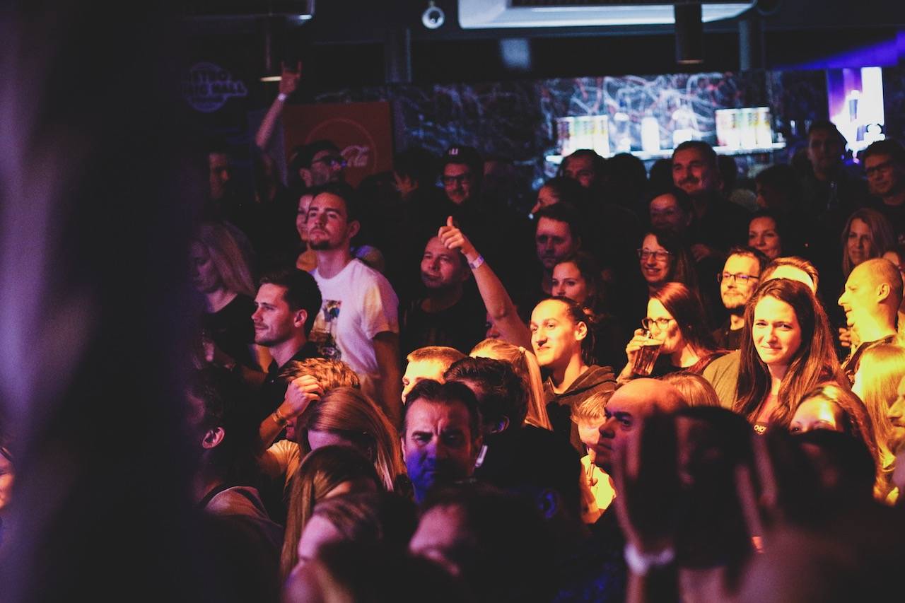 Wohnout v pražské Retro Music Hall nezahráli ani jeden pomalý song. Sál tančil od začátku do konce