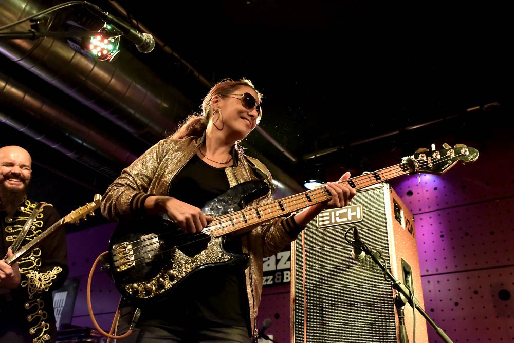 Parádní funky večer v klubu Jazz Dock v podání baskytaristky Prince Idy Nielsen & The Funkbots