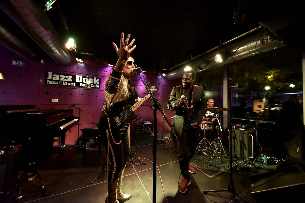 Parádní funky večer v klubu Jazz Dock v podání baskytaristky Prince Idy Nielsen & The Funkbots