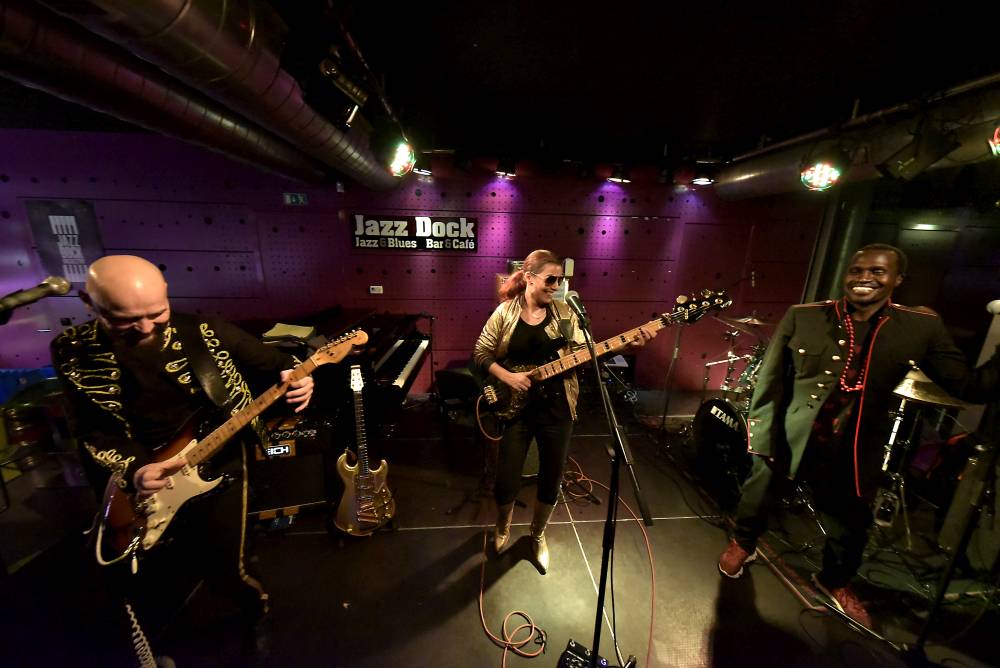 Parádní funky večer v klubu Jazz Dock v podání baskytaristky Prince Idy Nielsen & The Funkbots