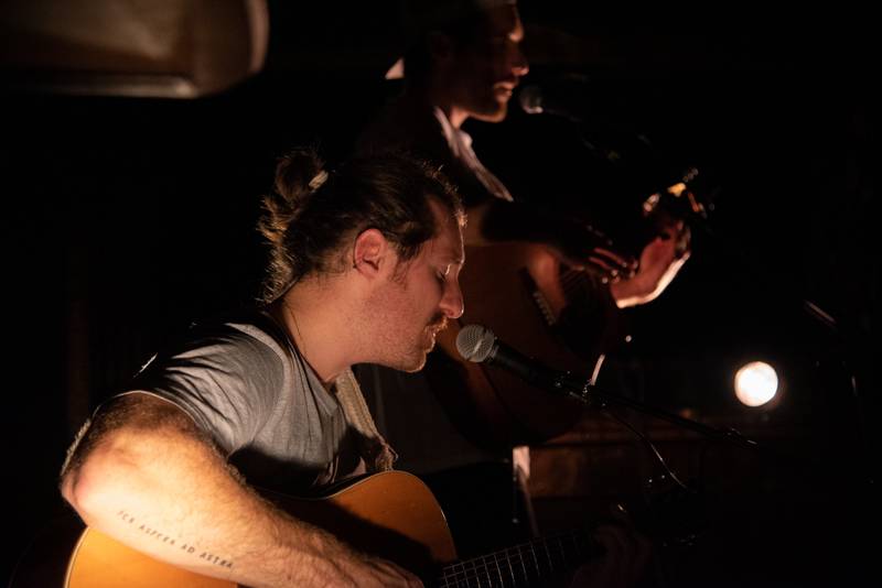 Okouzlující bratři Amistat s českými kořeny dojali v komorní atmosféře Palác Akropolis