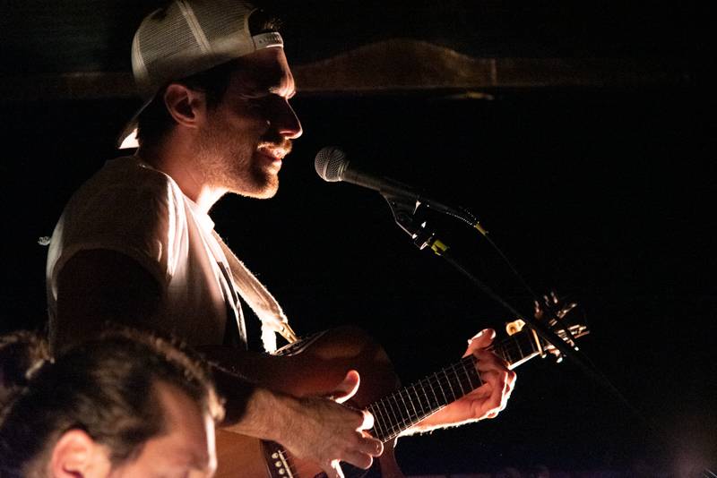 Okouzlující bratři Amistat s českými kořeny dojali v komorní atmosféře Palác Akropolis