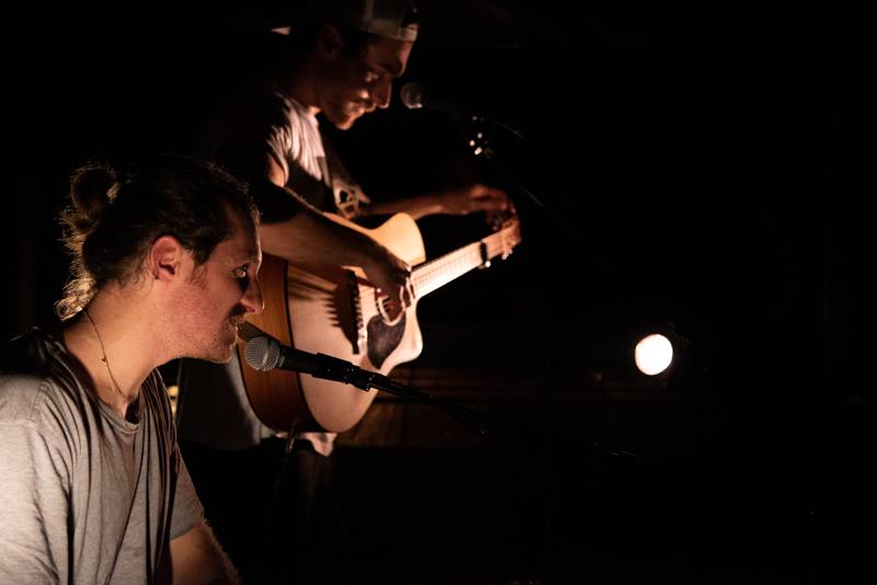 Okouzlující bratři Amistat s českými kořeny dojali v komorní atmosféře Palác Akropolis