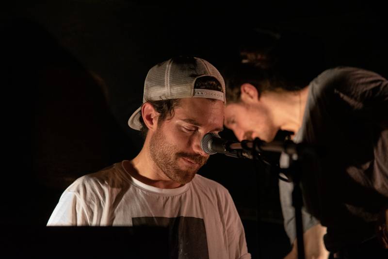 Okouzlující bratři Amistat s českými kořeny dojali v komorní atmosféře Palác Akropolis