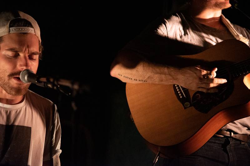 Okouzlující bratři Amistat s českými kořeny dojali v komorní atmosféře Palác Akropolis