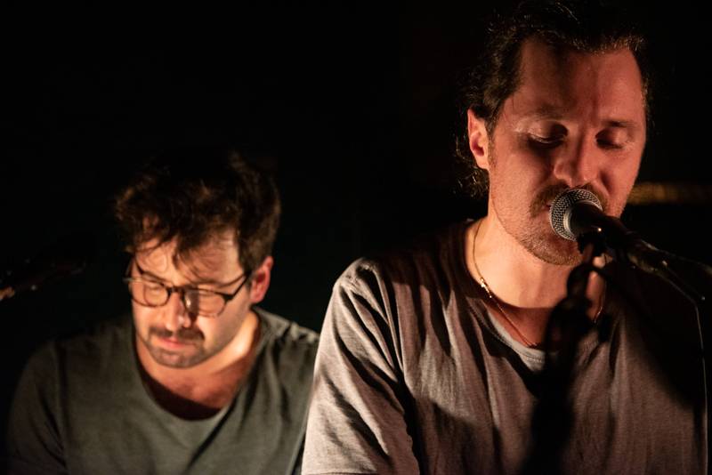 Okouzlující bratři Amistat s českými kořeny dojali v komorní atmosféře Palác Akropolis