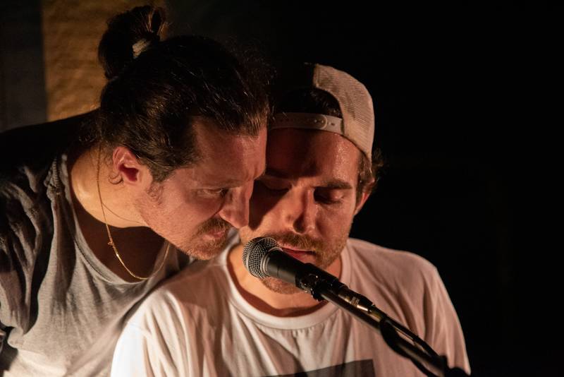 Okouzlující bratři Amistat s českými kořeny dojali v komorní atmosféře Palác Akropolis