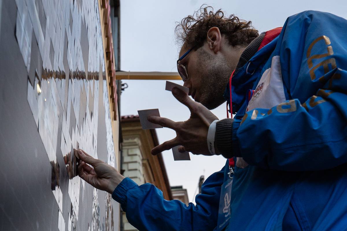 Korzo Národní připomnělo třicet let od Sametové revoluce. Lidé se scházeli na Národní třídě i v Rock Café