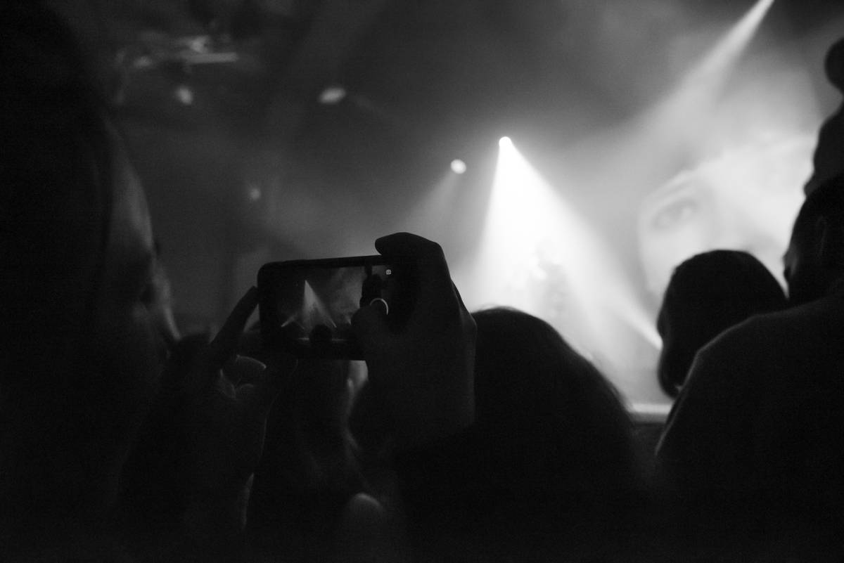 Melancholie ovládla Prahu: Cigarettes After Sex naplnili podruhé Roxy