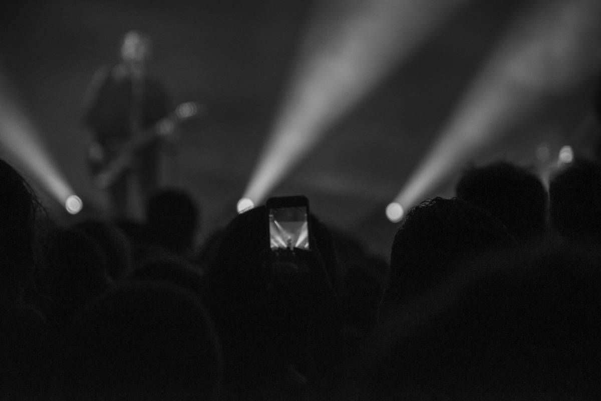 Melancholie ovládla Prahu: Cigarettes After Sex naplnili podruhé Roxy