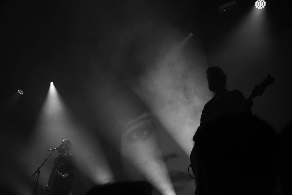 Melancholie ovládla Prahu: Cigarettes After Sex naplnili podruhé Roxy