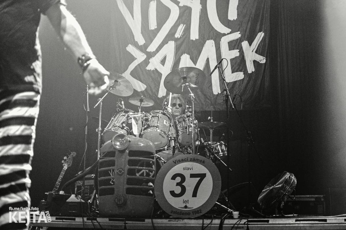 Visací zámek slavil v Lucerně 37 let. Přišla dokonce i striptérka