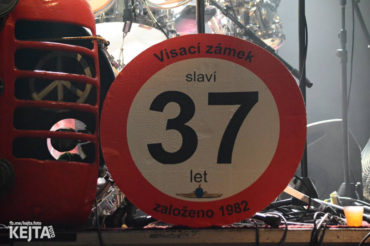 Visací zámek slavil v Lucerně 37 let. Přišla dokonce i striptérka