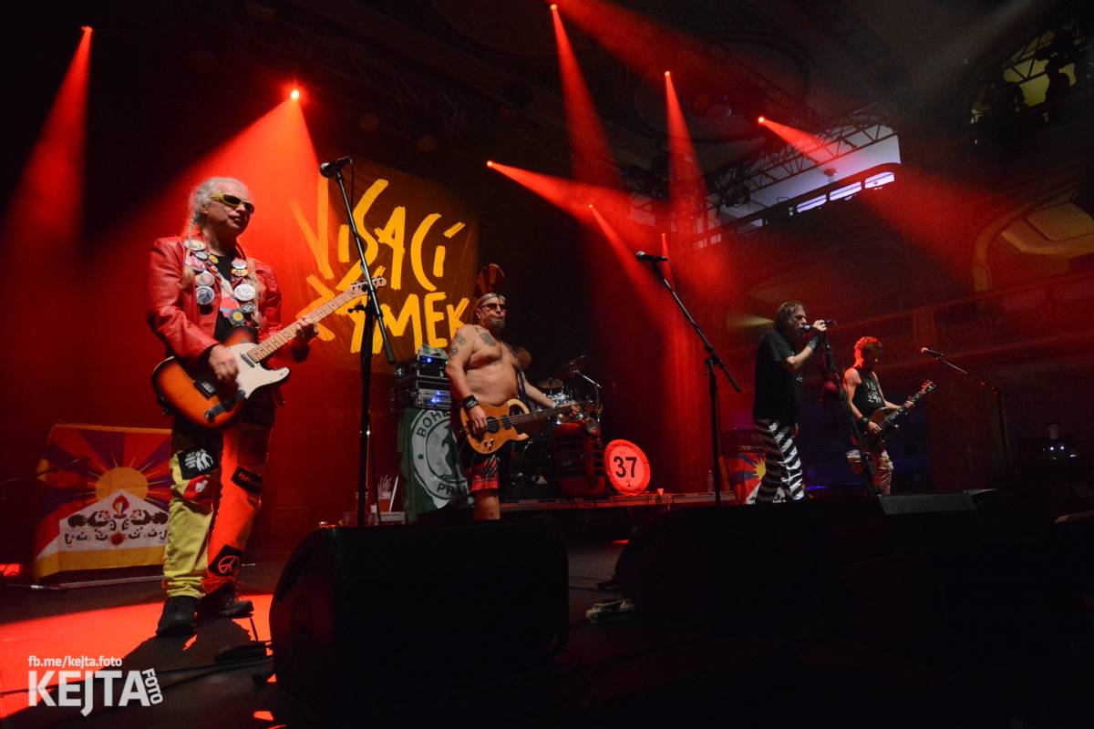 Visací zámek slavil v Lucerně 37 let. Přišla dokonce i striptérka