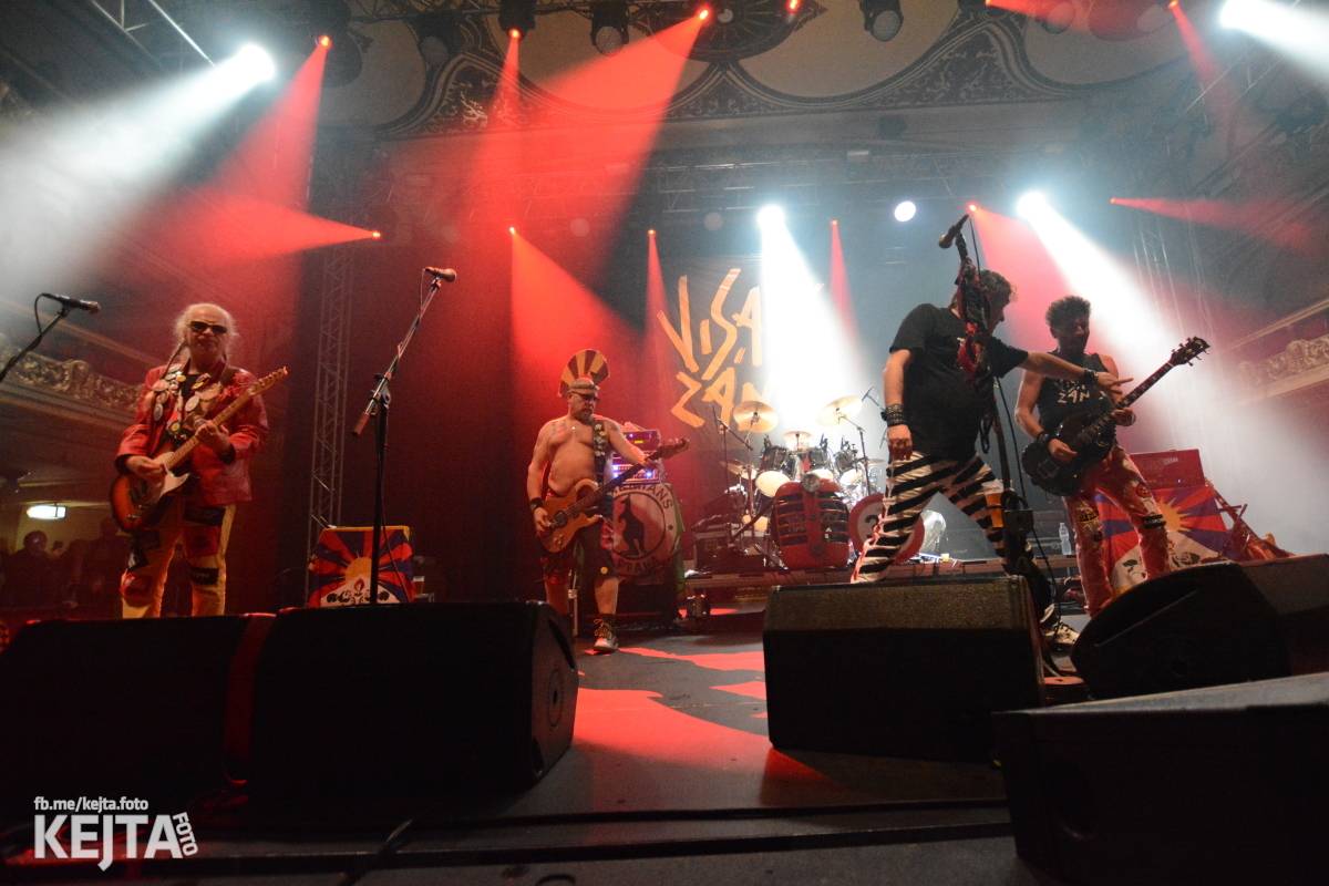 Visací zámek slavil v Lucerně 37 let. Přišla dokonce i striptérka