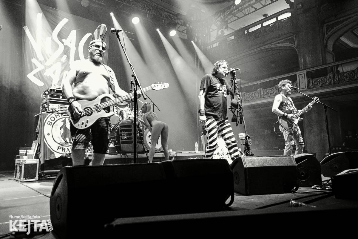 Visací zámek slavil v Lucerně 37 let. Přišla dokonce i striptérka