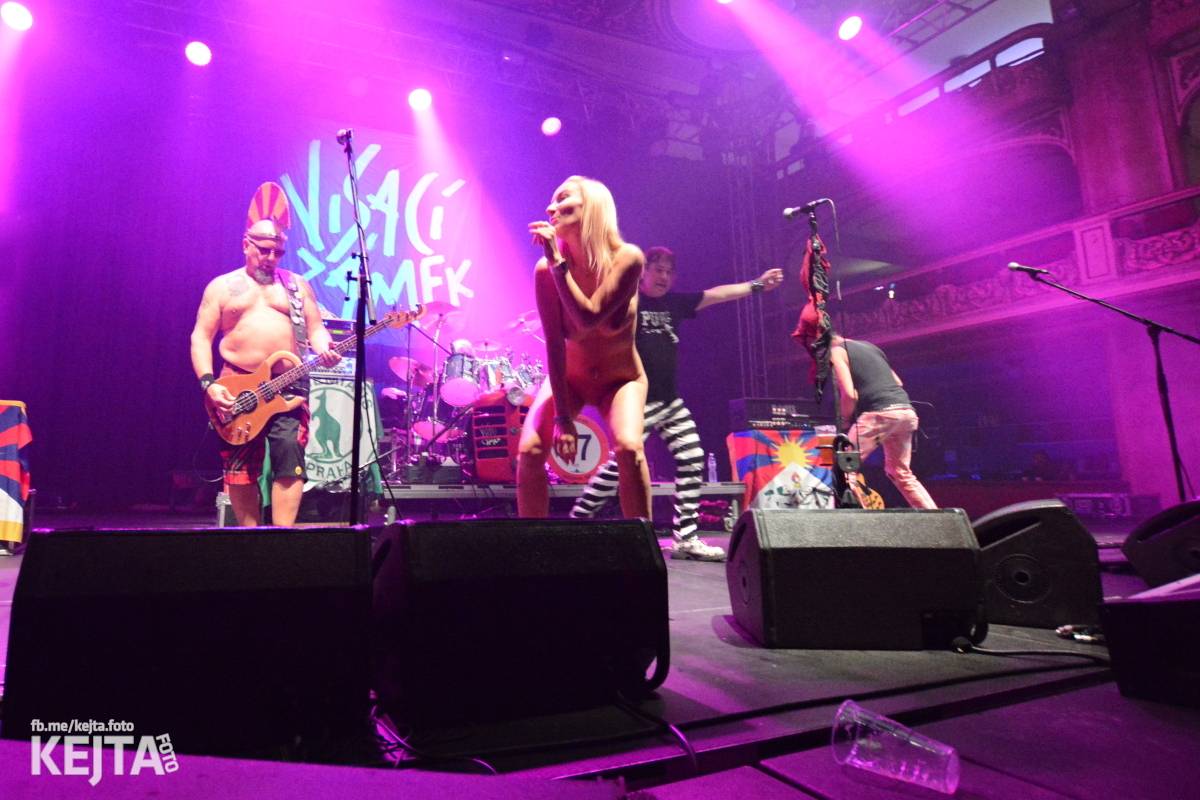 Visací zámek slavil v Lucerně 37 let. Přišla dokonce i striptérka