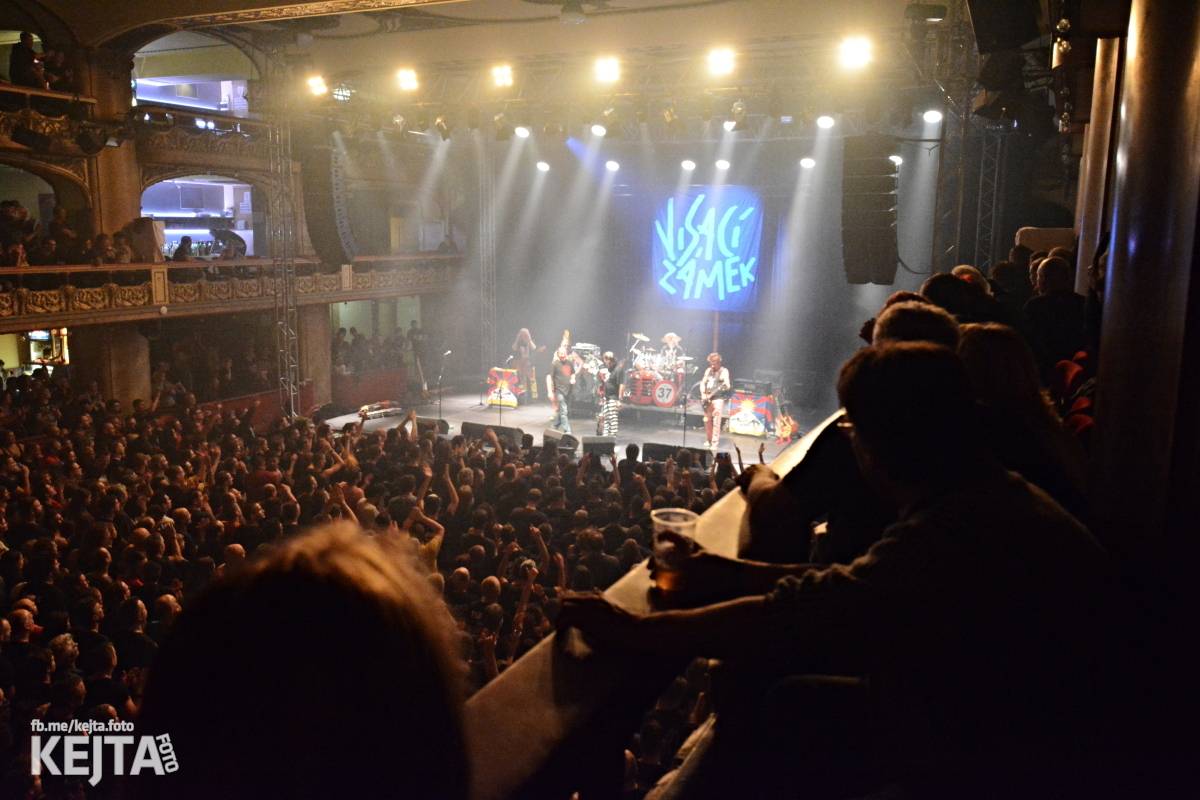 Visací zámek slavil v Lucerně 37 let. Přišla dokonce i striptérka