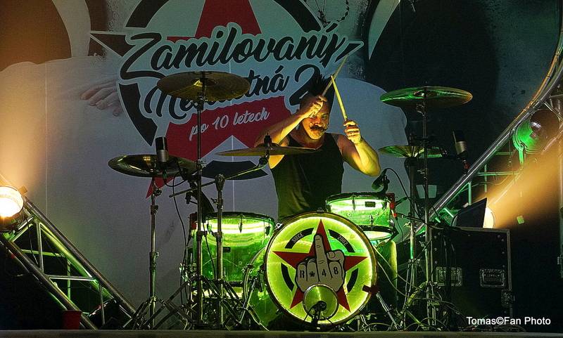 Rybičky 48 slavili sedmnáctiny v Lucerně. Vzpomínali na své začátky a zvali do O2 areny