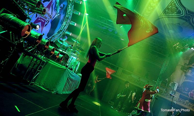 Rybičky 48 slavili sedmnáctiny v Lucerně. Vzpomínali na své začátky a zvali do O2 areny