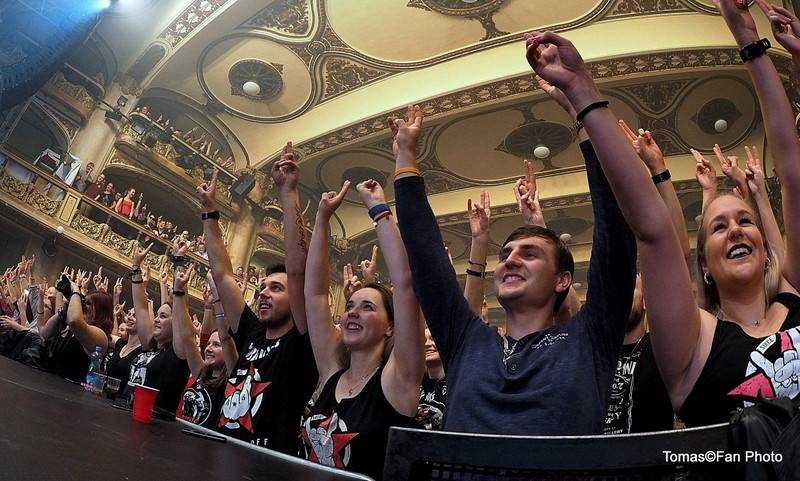 Rybičky 48 slavili sedmnáctiny v Lucerně. Vzpomínali na své začátky a zvali do O2 areny