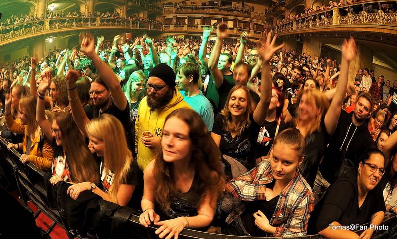 Rybičky 48 slavili sedmnáctiny v Lucerně. Vzpomínali na své začátky a zvali do O2 areny