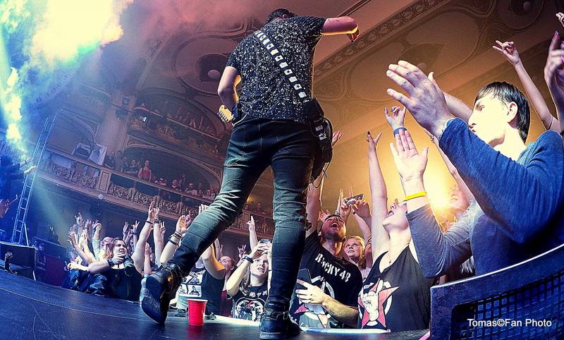 Rybičky 48 slavili sedmnáctiny v Lucerně. Vzpomínali na své začátky a zvali do O2 areny