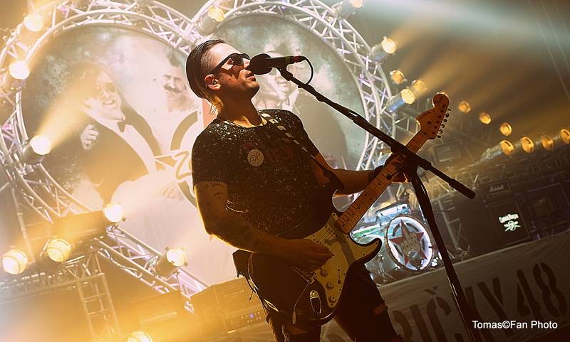 Rybičky 48 slavili sedmnáctiny v Lucerně. Vzpomínali na své začátky a zvali do O2 areny