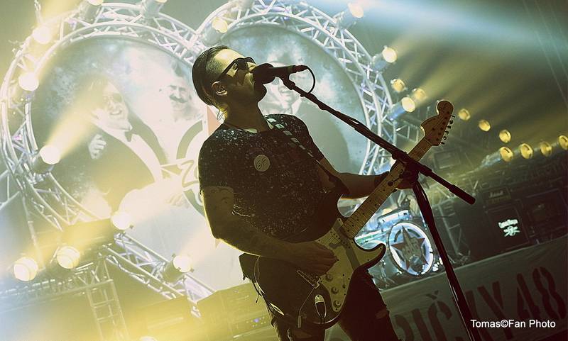 Rybičky 48 slavili sedmnáctiny v Lucerně. Vzpomínali na své začátky a zvali do O2 areny