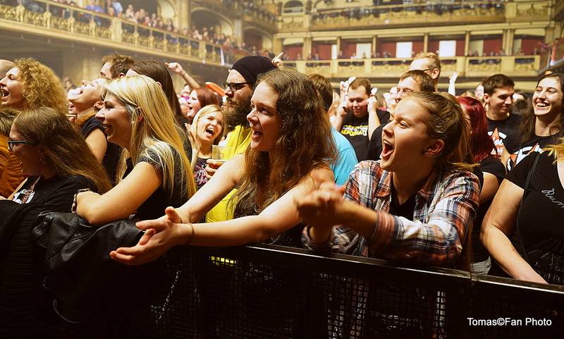 Rybičky 48 slavili sedmnáctiny v Lucerně. Vzpomínali na své začátky a zvali do O2 areny