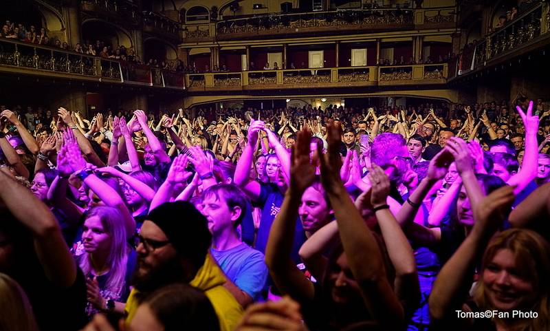 Rybičky 48 slavili sedmnáctiny v Lucerně. Vzpomínali na své začátky a zvali do O2 areny