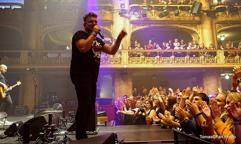 Rybičky 48 slavili sedmnáctiny v Lucerně. Vzpomínali na své začátky a zvali do O2 areny