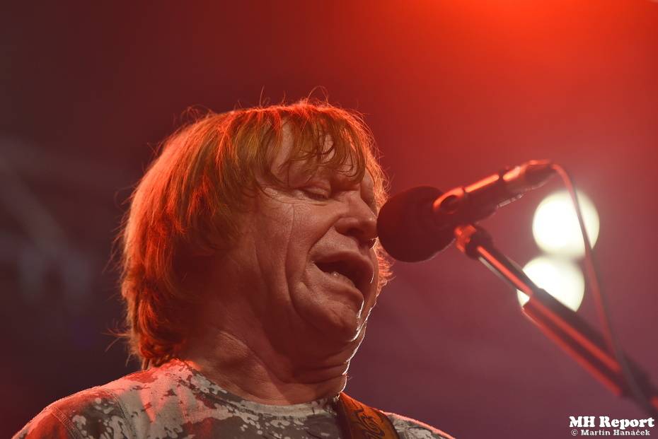 Olympic zazářil v Plzni, s Petrem Jandou si lidé zpívali hit za hitem