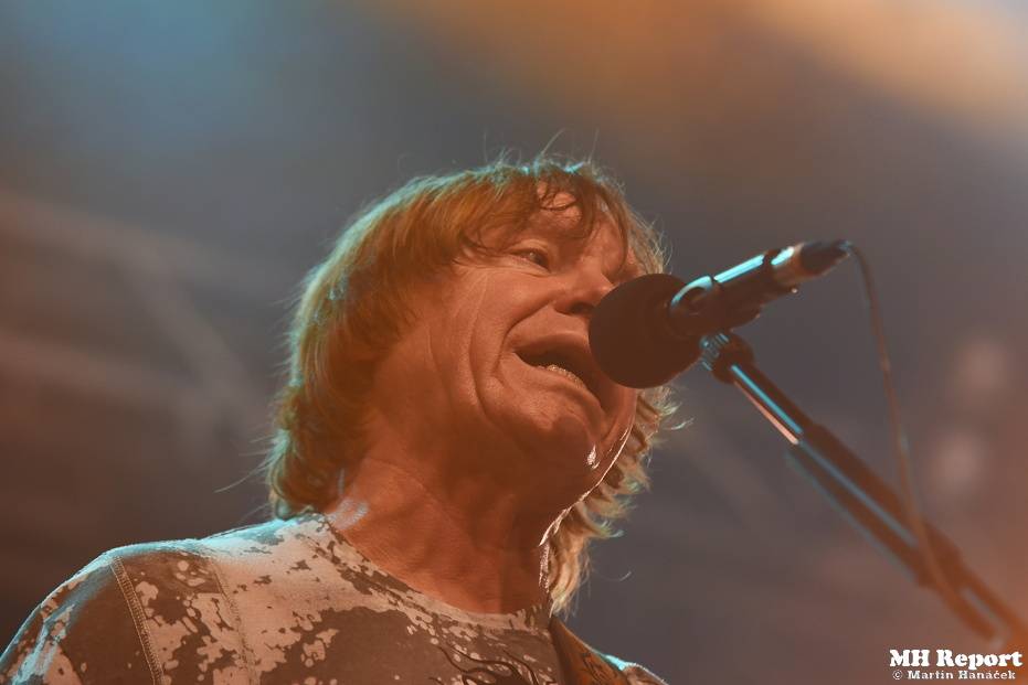 Olympic zazářil v Plzni, s Petrem Jandou si lidé zpívali hit za hitem