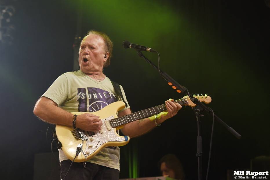 Olympic zazářil v Plzni, s Petrem Jandou si lidé zpívali hit za hitem