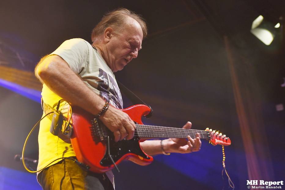 Olympic zazářil v Plzni, s Petrem Jandou si lidé zpívali hit za hitem