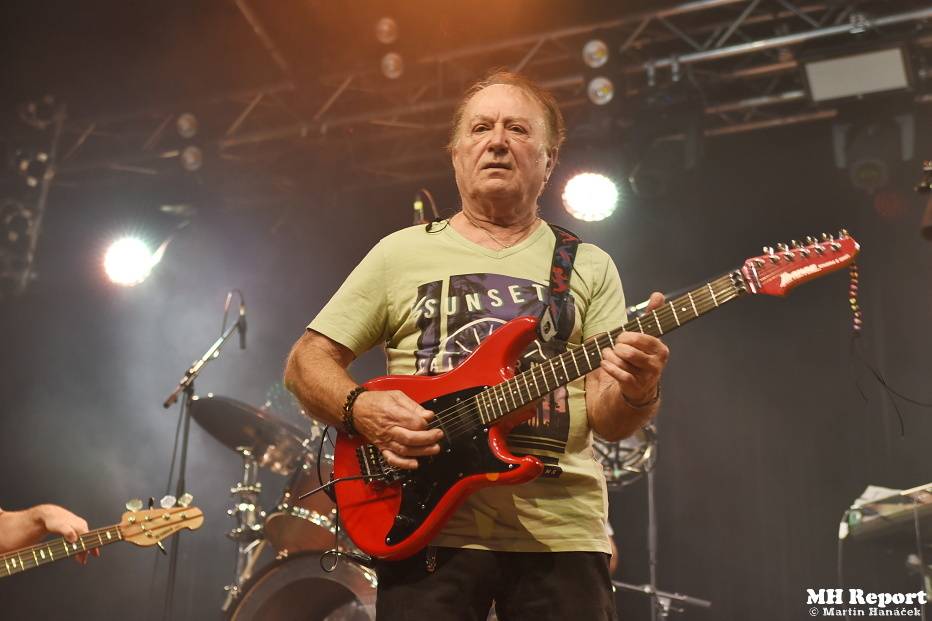 Olympic zazářil v Plzni, s Petrem Jandou si lidé zpívali hit za hitem