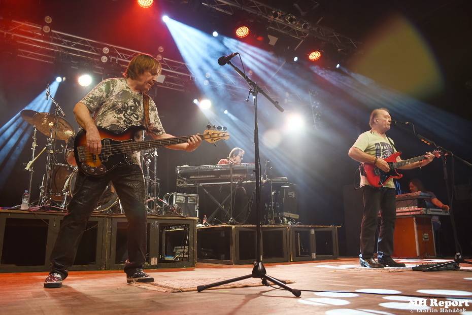 Olympic zazářil v Plzni, s Petrem Jandou si lidé zpívali hit za hitem