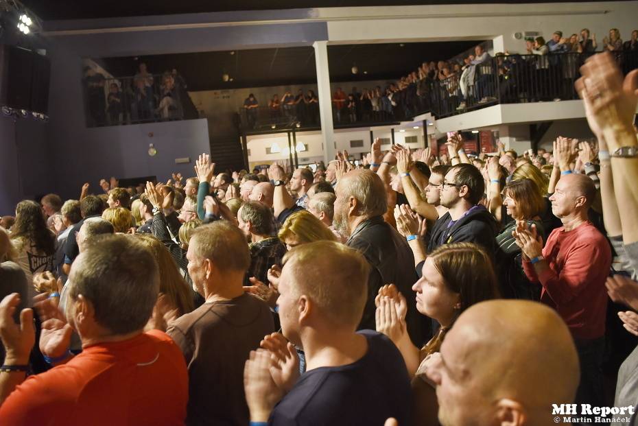 Olympic zazářil v Plzni, s Petrem Jandou si lidé zpívali hit za hitem