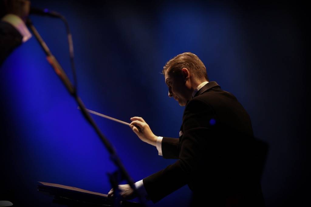 (Ne)formální večer s Klusymfonií: Tomáš Klus hrál v Praze s ostravskou Janáčkovou filharmonií