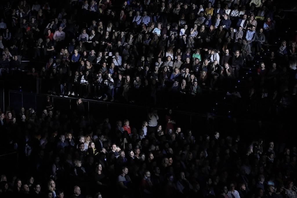 (Ne)formální večer s Klusymfonií: Tomáš Klus hrál v Praze s ostravskou Janáčkovou filharmonií