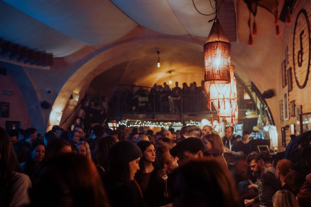 Zrní: Tmou přijeli do Olomouce a zahráli nové skladby z chystané desky