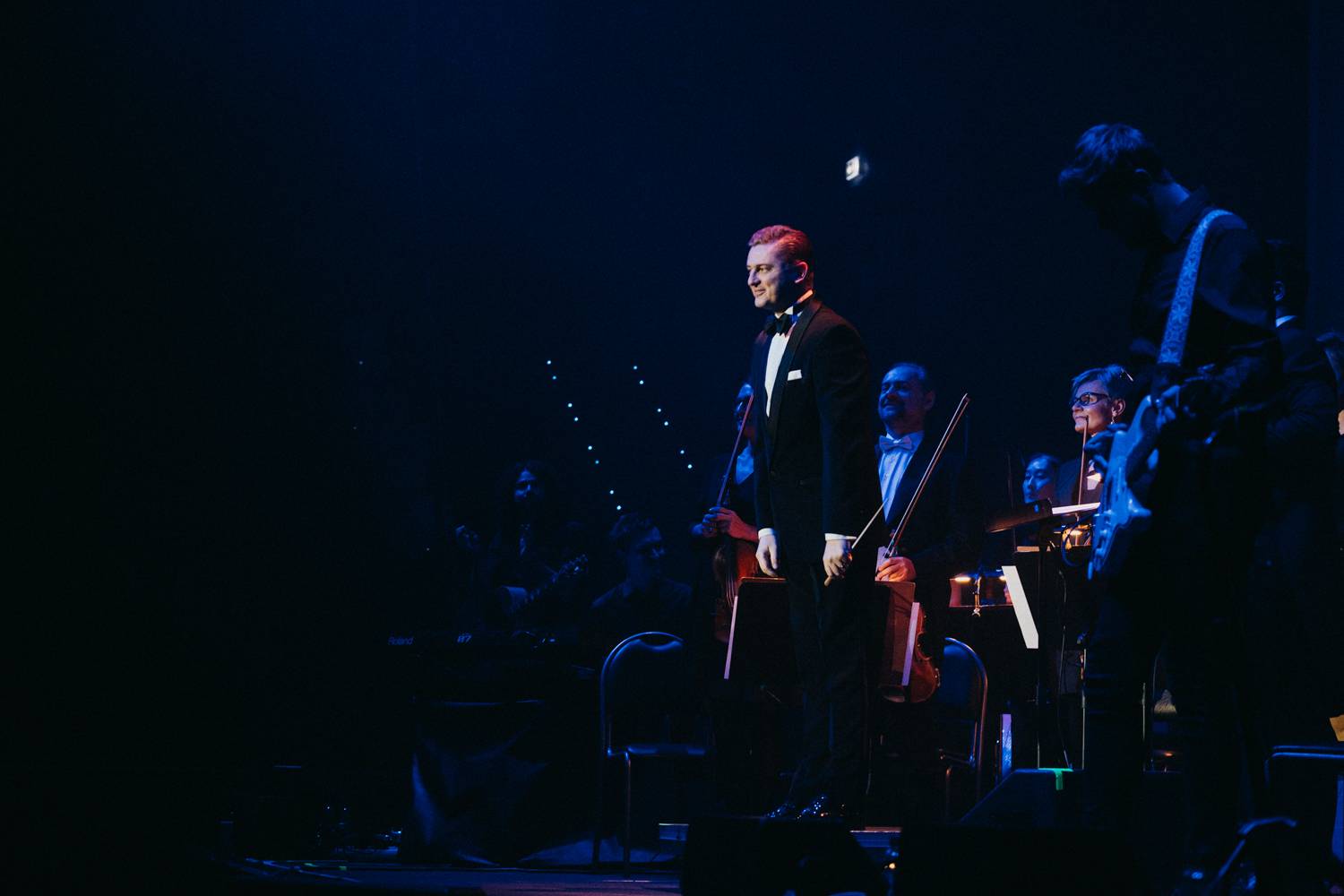 Ewa Farna v O2 universu dojímala i rozesmívala, za zády měla Karlovarský symfonický orchestr