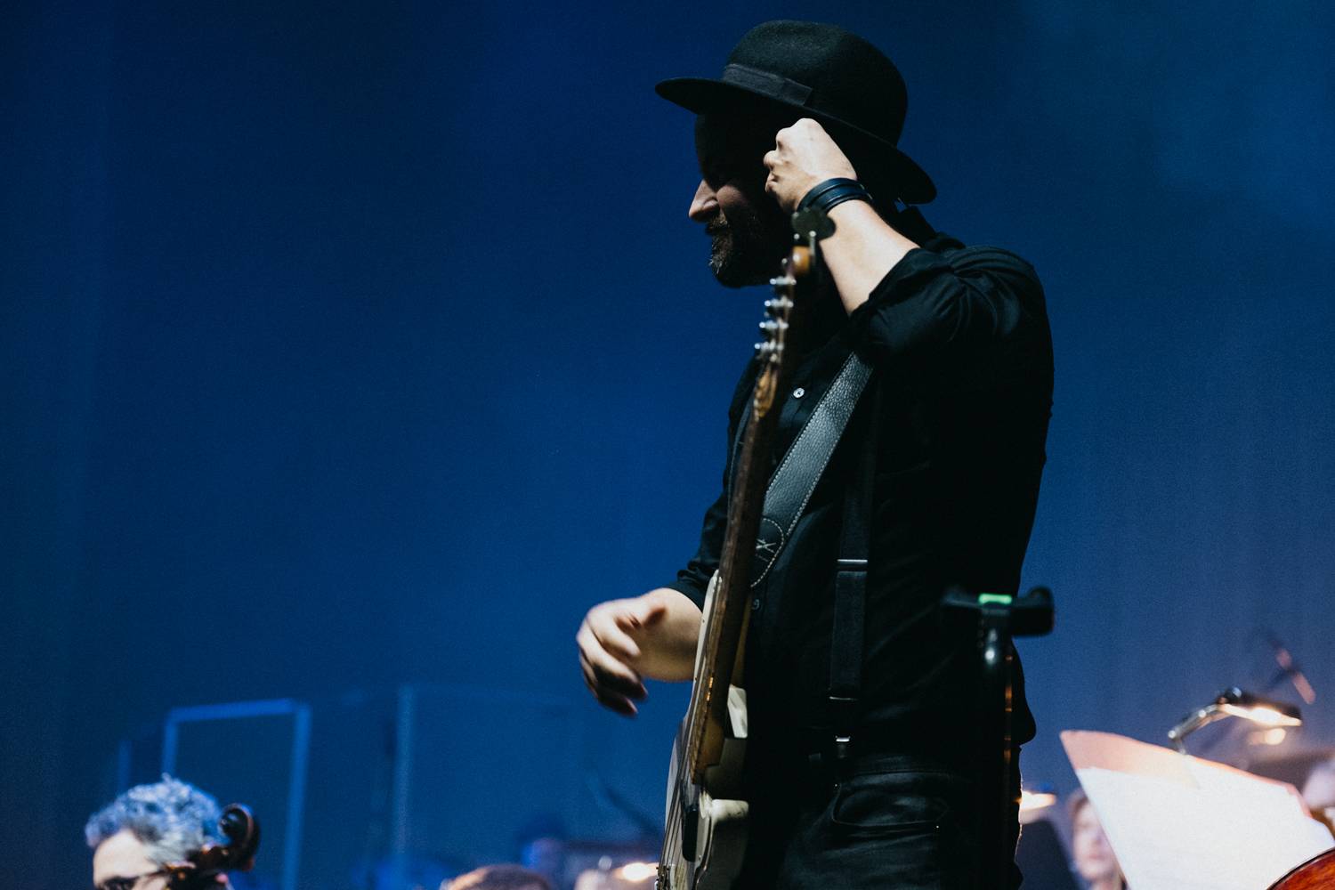 Ewa Farna v O2 universu dojímala i rozesmívala, za zády měla Karlovarský symfonický orchestr