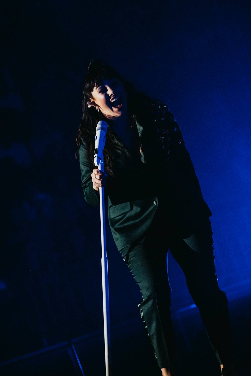 Ewa Farna v O2 universu dojímala i rozesmívala, za zády měla Karlovarský symfonický orchestr