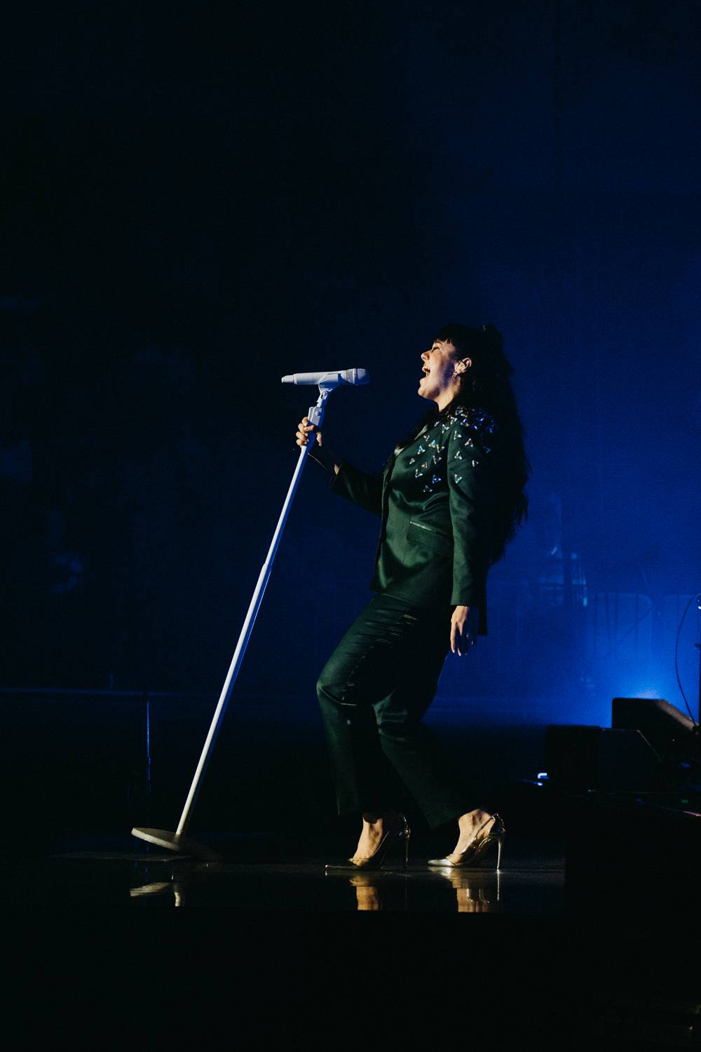 Ewa Farna v O2 universu dojímala i rozesmívala, za zády měla Karlovarský symfonický orchestr