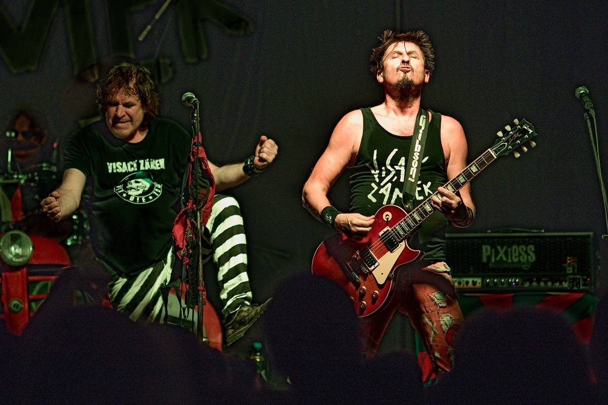 Visací zámek slavil v Českých Budějovicích 37 let. Gratulovali Znouzectnost i striptérka