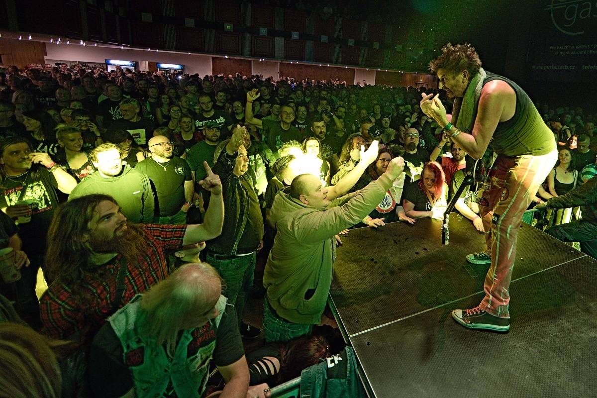 Visací zámek slavil v Českých Budějovicích 37 let. Gratulovali Znouzectnost i striptérka